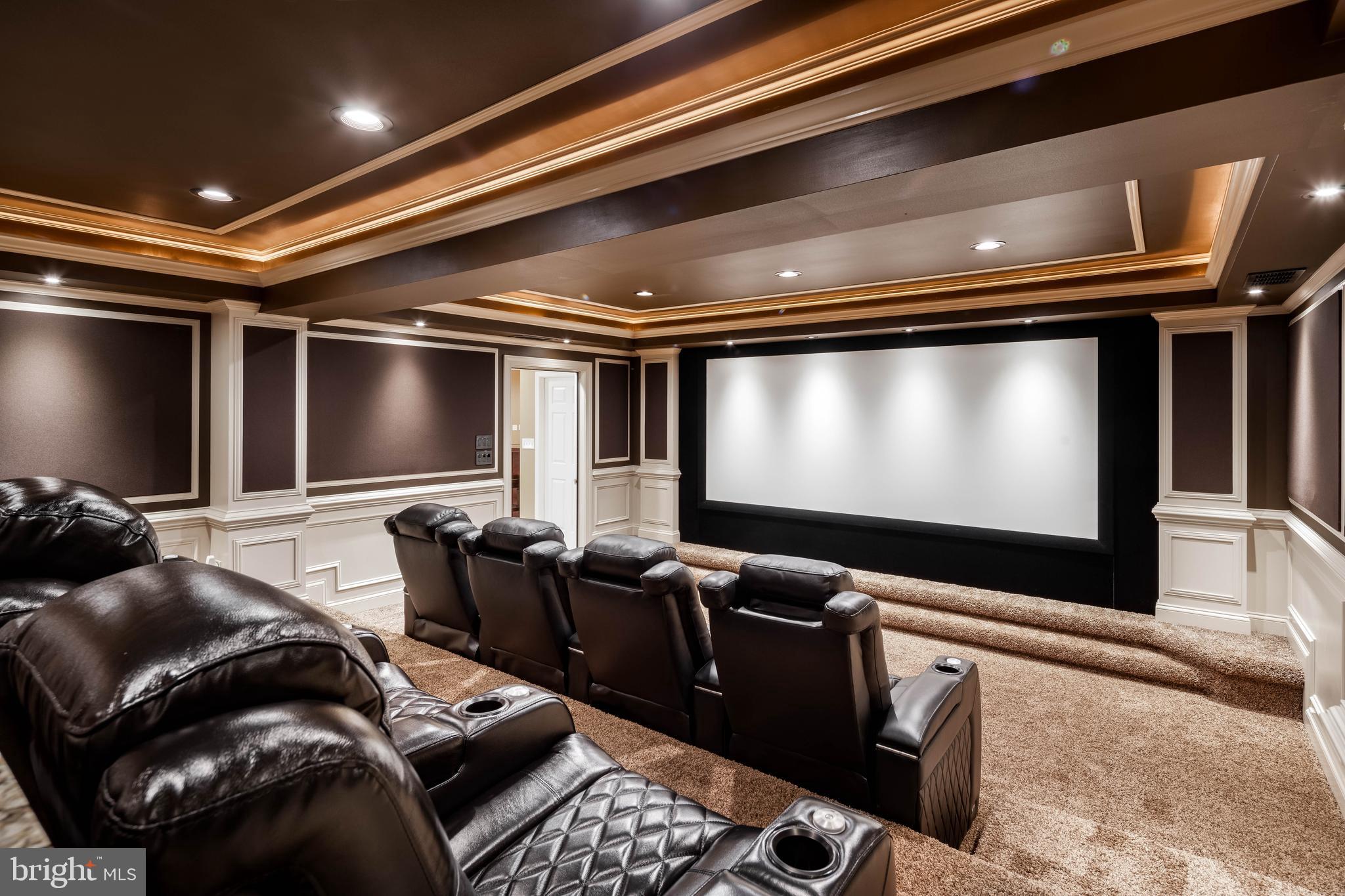 MIDDLETOWN  MANOR - Residential