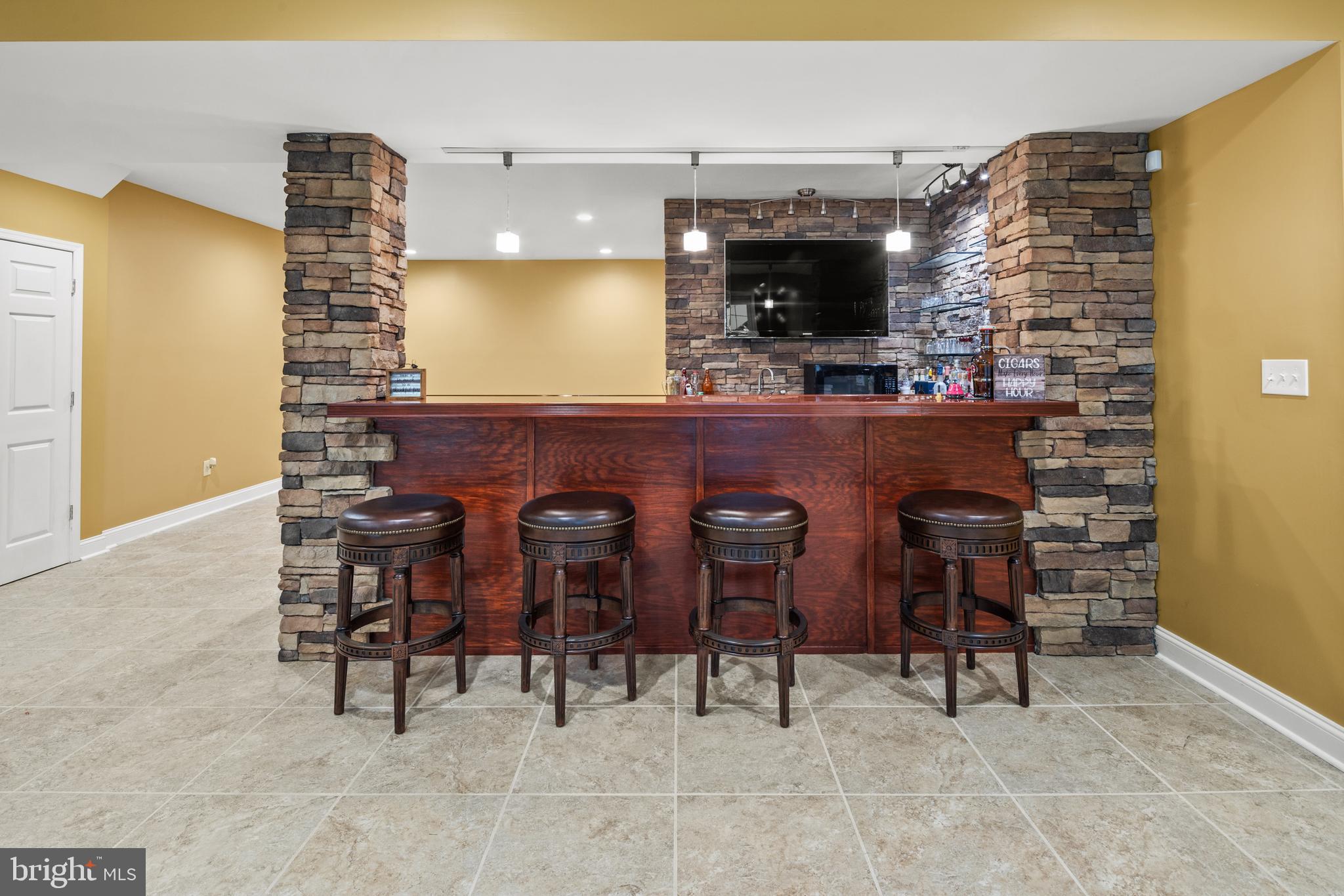 MIDDLETOWN  MANOR - Residential