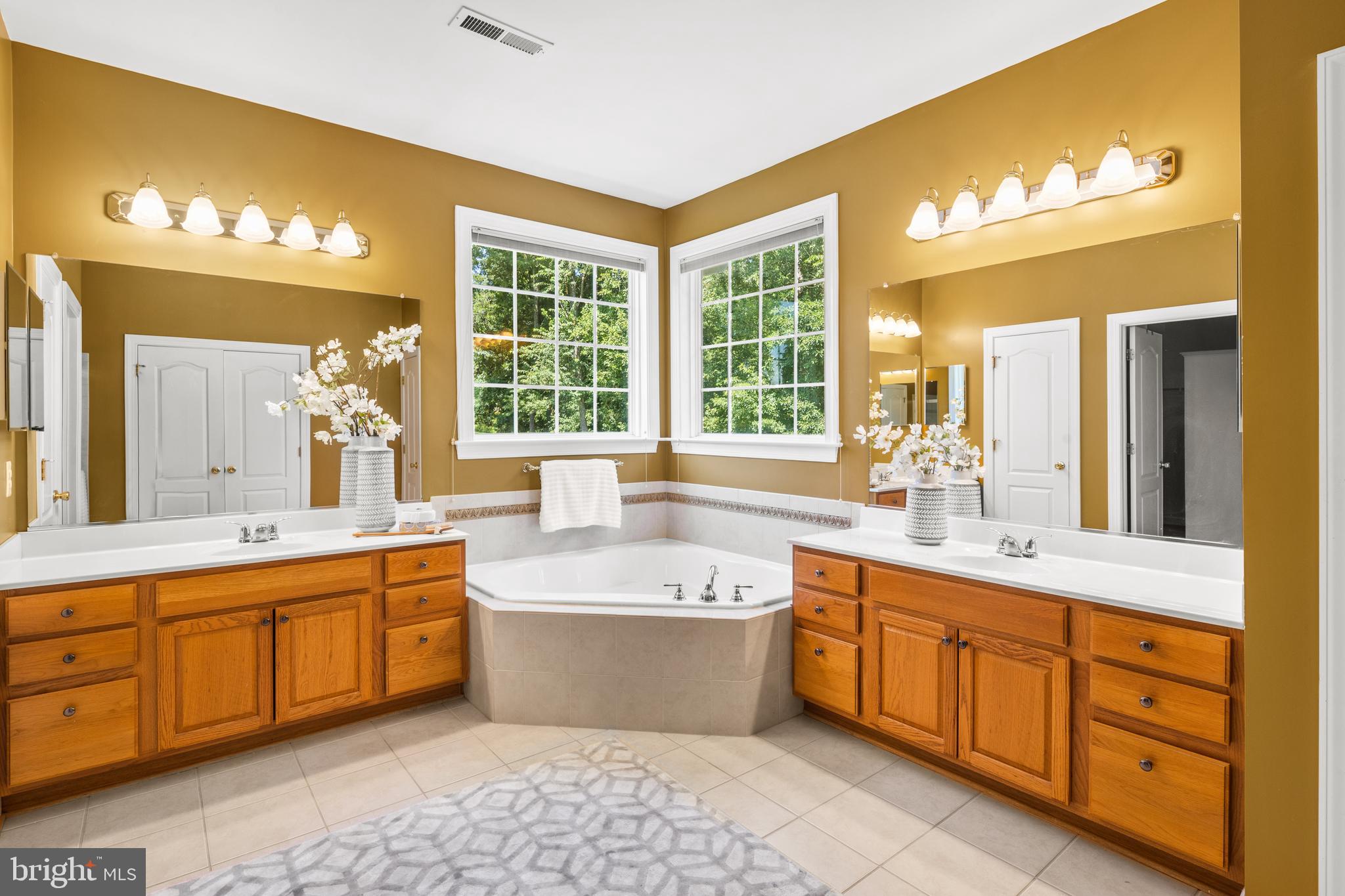 MIDDLETOWN  MANOR - Residential