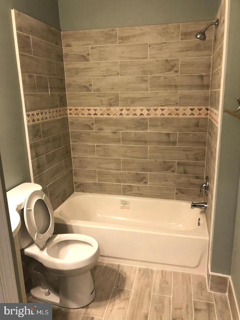 THE TIERS OF LAUREL LAKE - Residential Lease