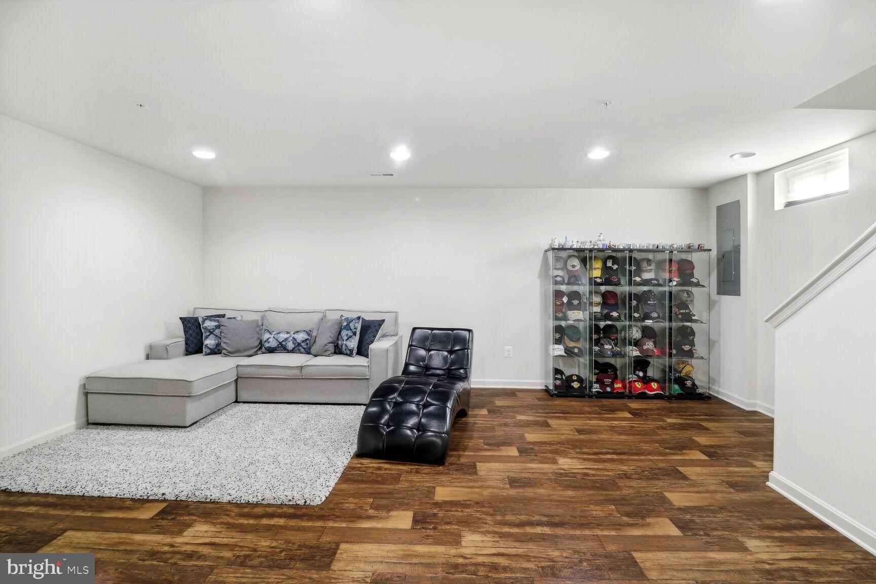 RENAISSANCE SQUARE - Residential