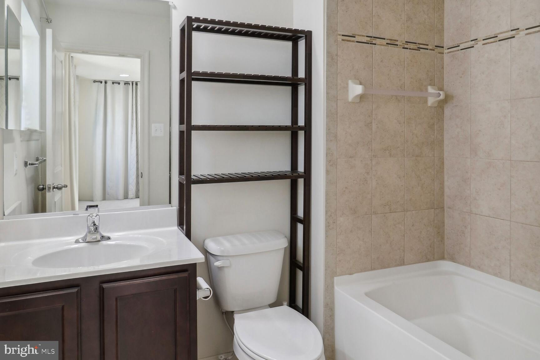 RENAISSANCE SQUARE - Residential