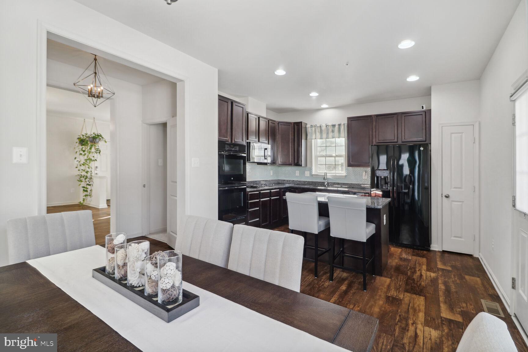 RENAISSANCE SQUARE - Residential