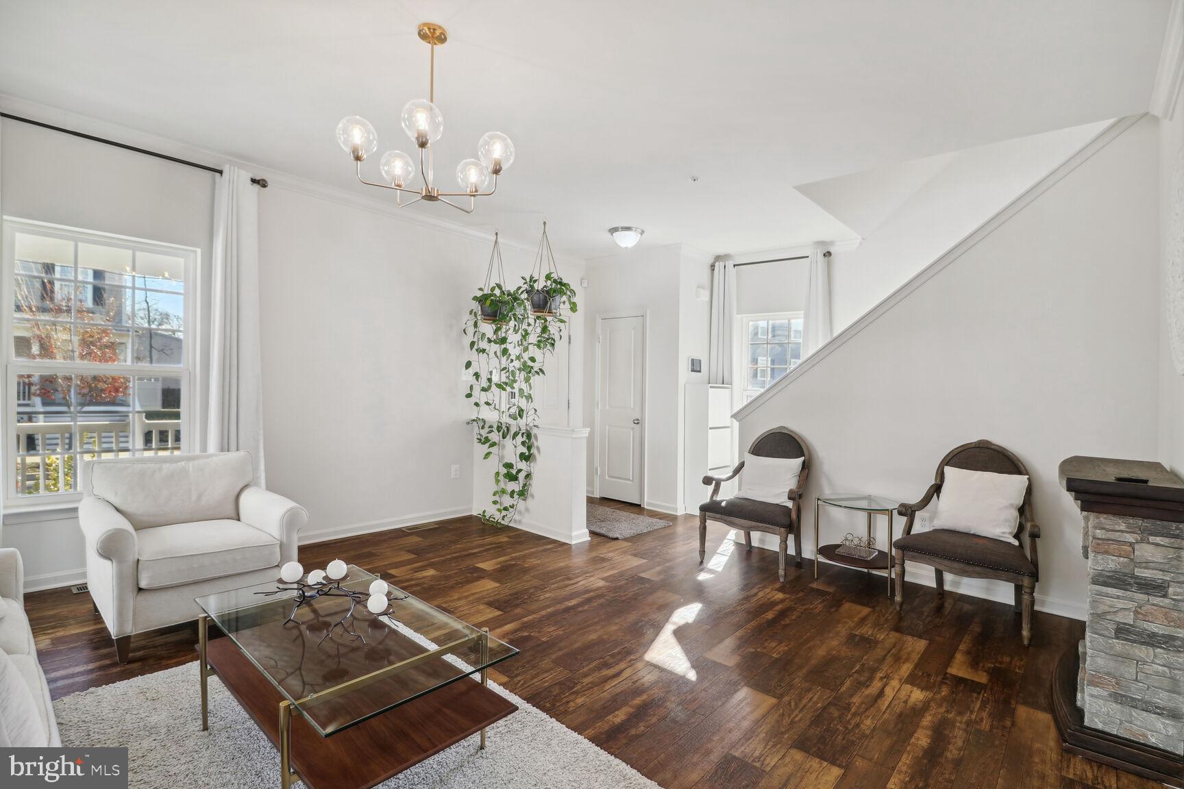 RENAISSANCE SQUARE - Residential