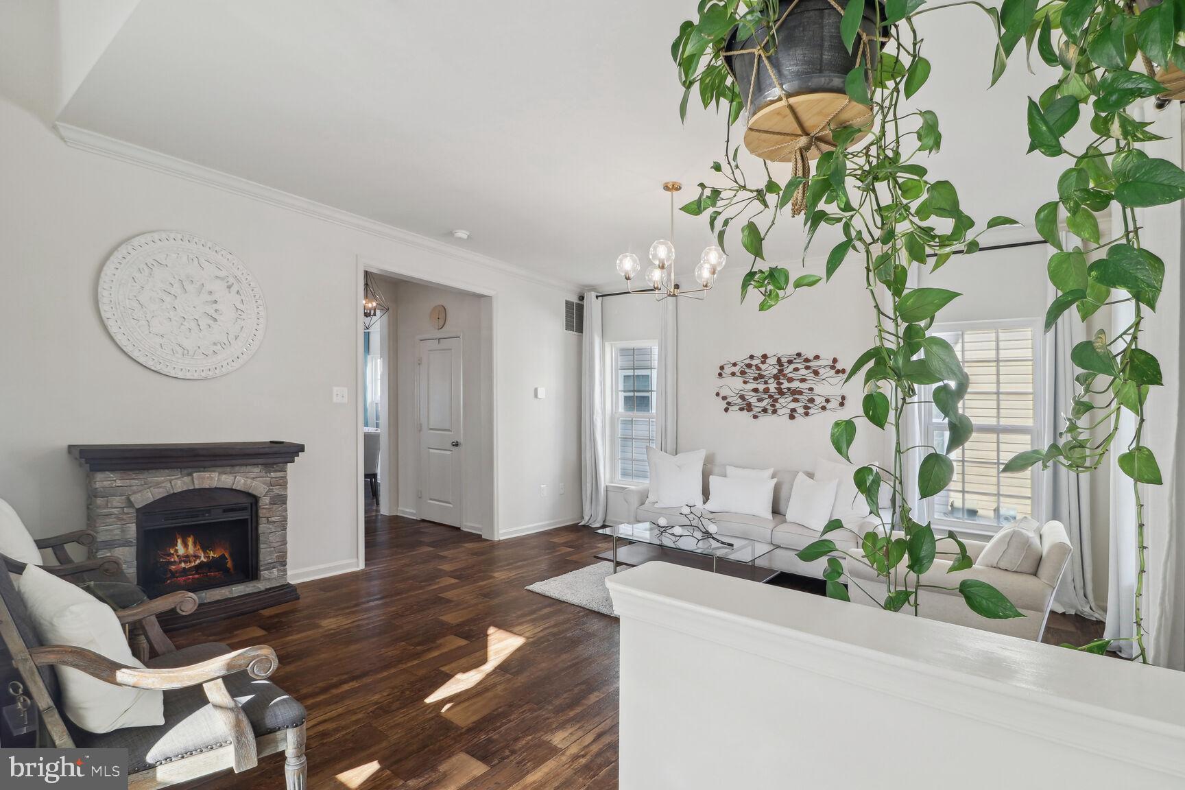 RENAISSANCE SQUARE - Residential