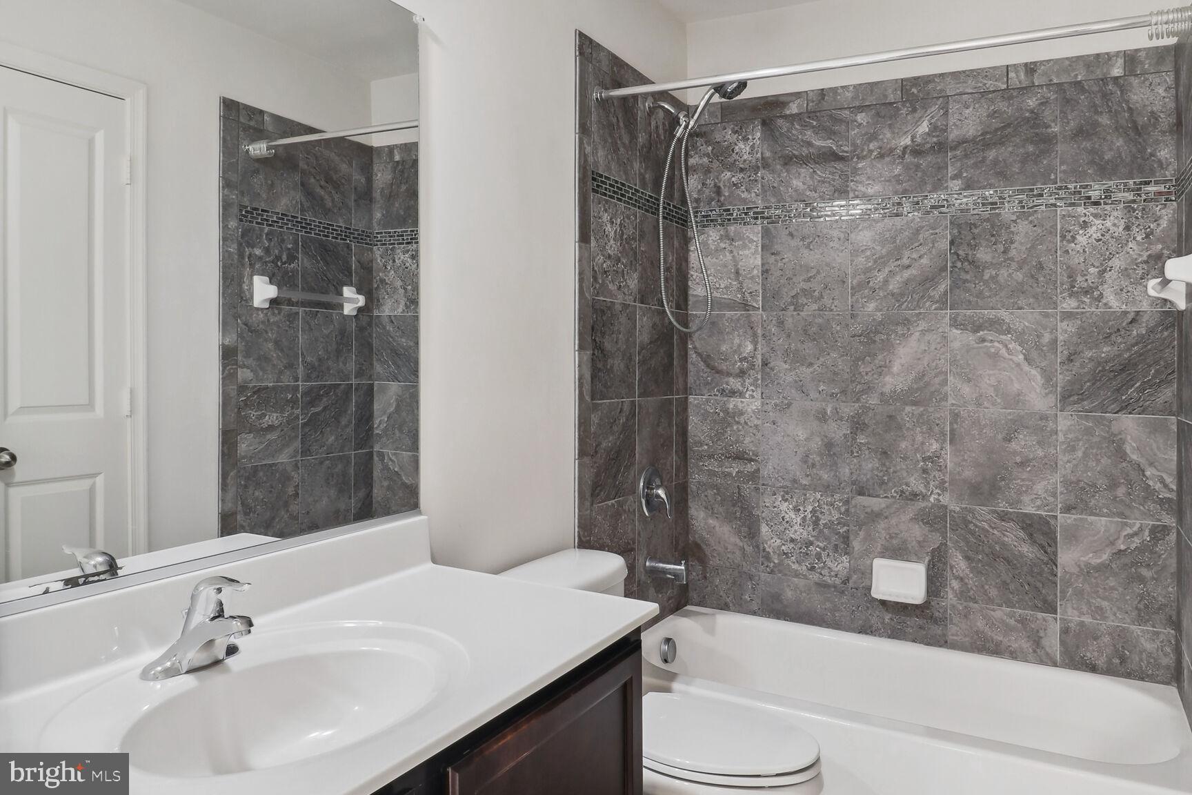 RENAISSANCE SQUARE - Residential