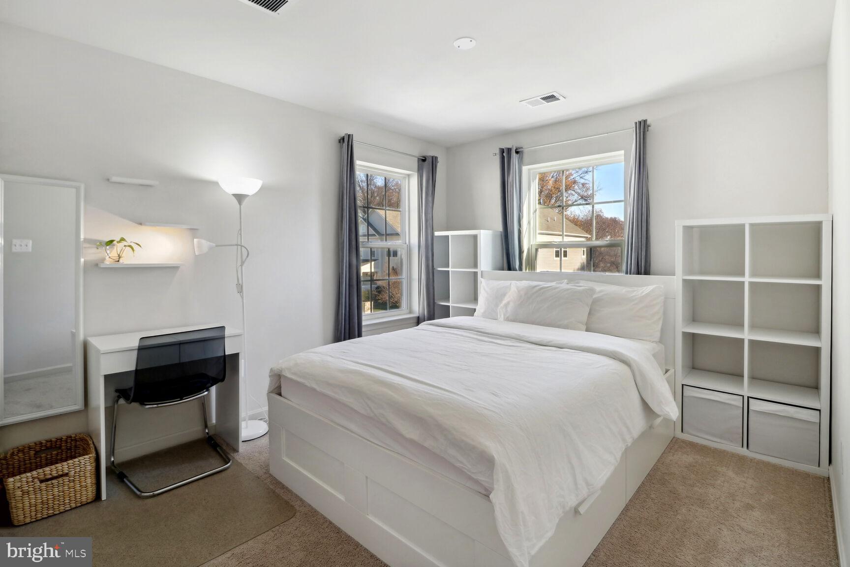 RENAISSANCE SQUARE - Residential