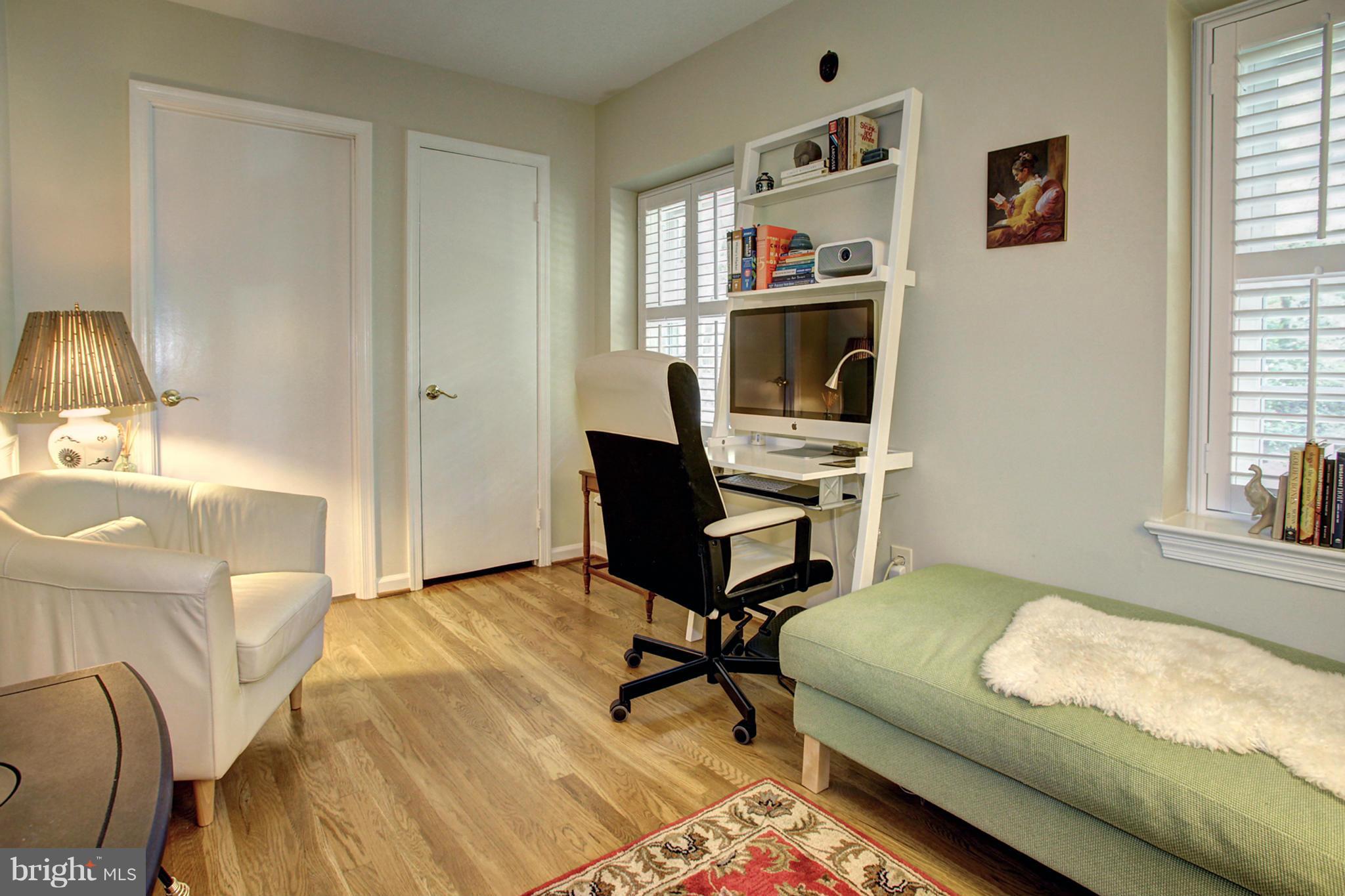 GLEN OAKS - Residential Lease