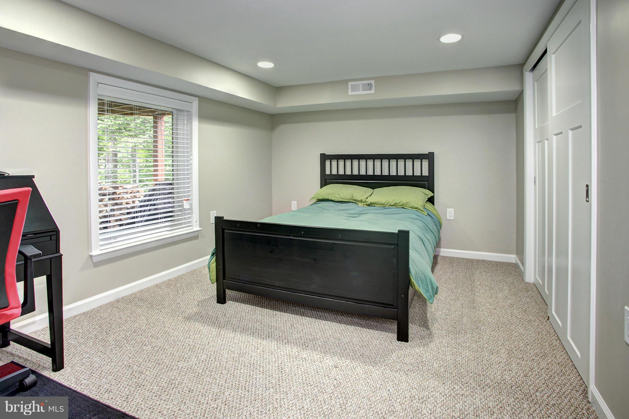 GLEN OAKS - Residential Lease