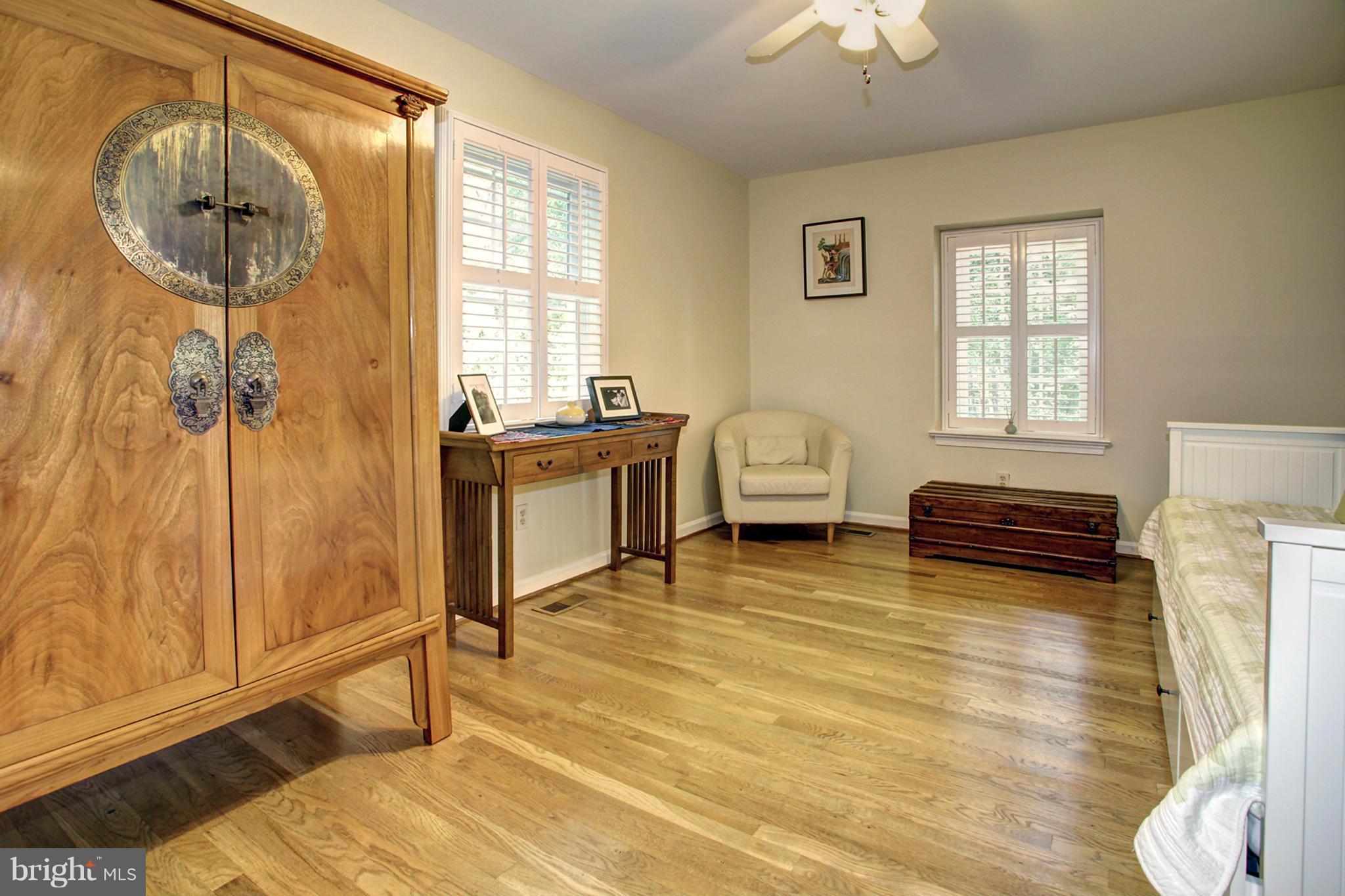 GLEN OAKS - Residential Lease