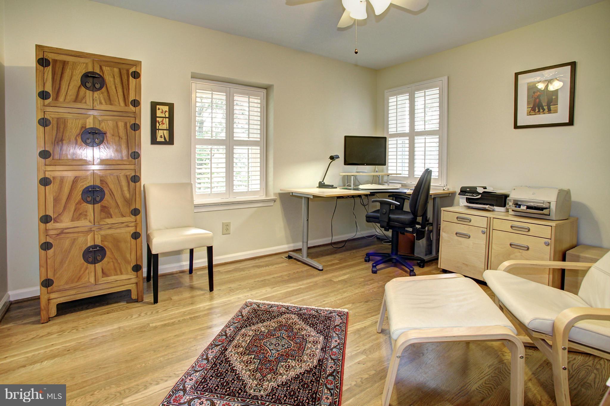 GLEN OAKS - Residential Lease