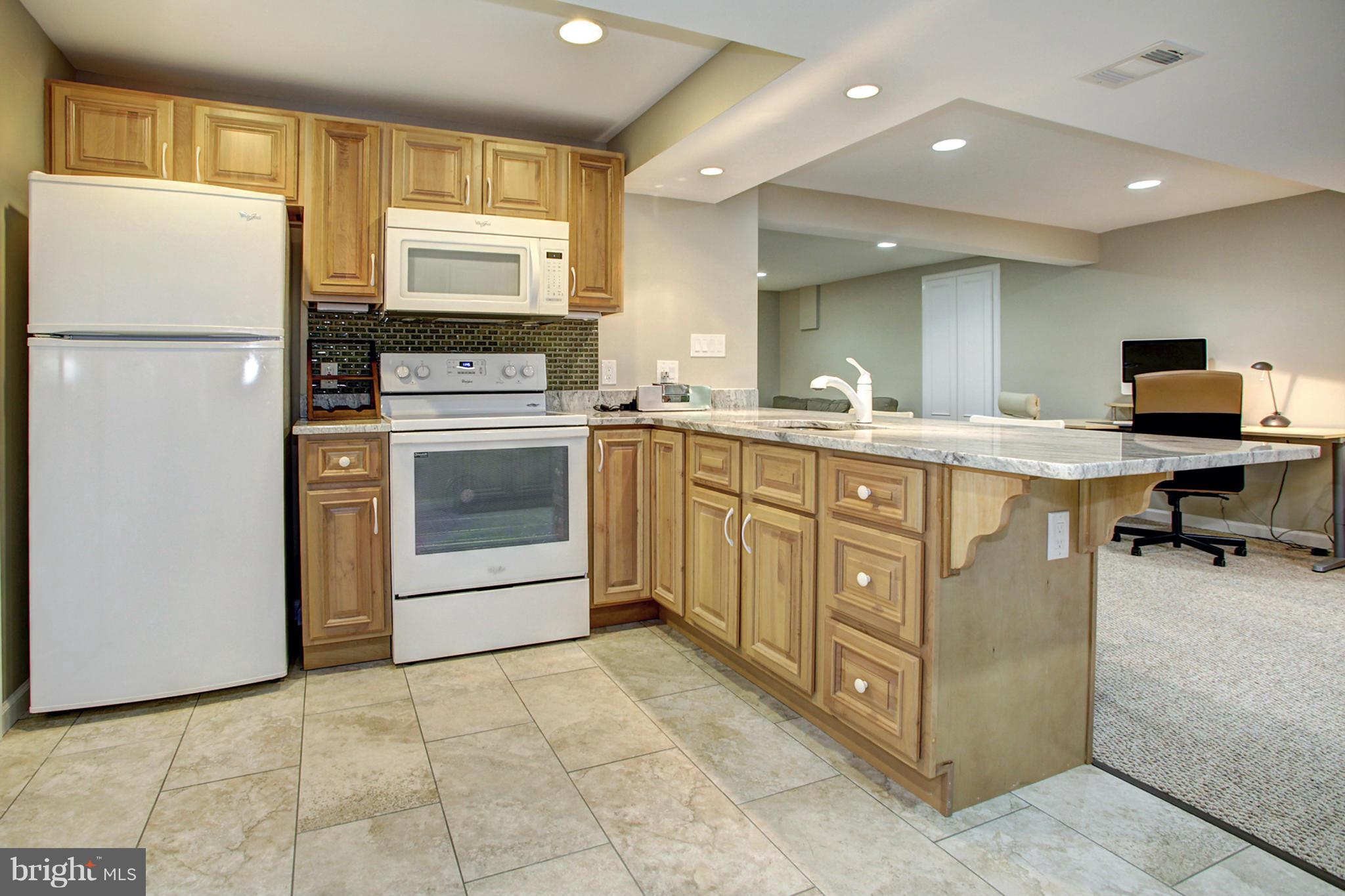 GLEN OAKS - Residential Lease