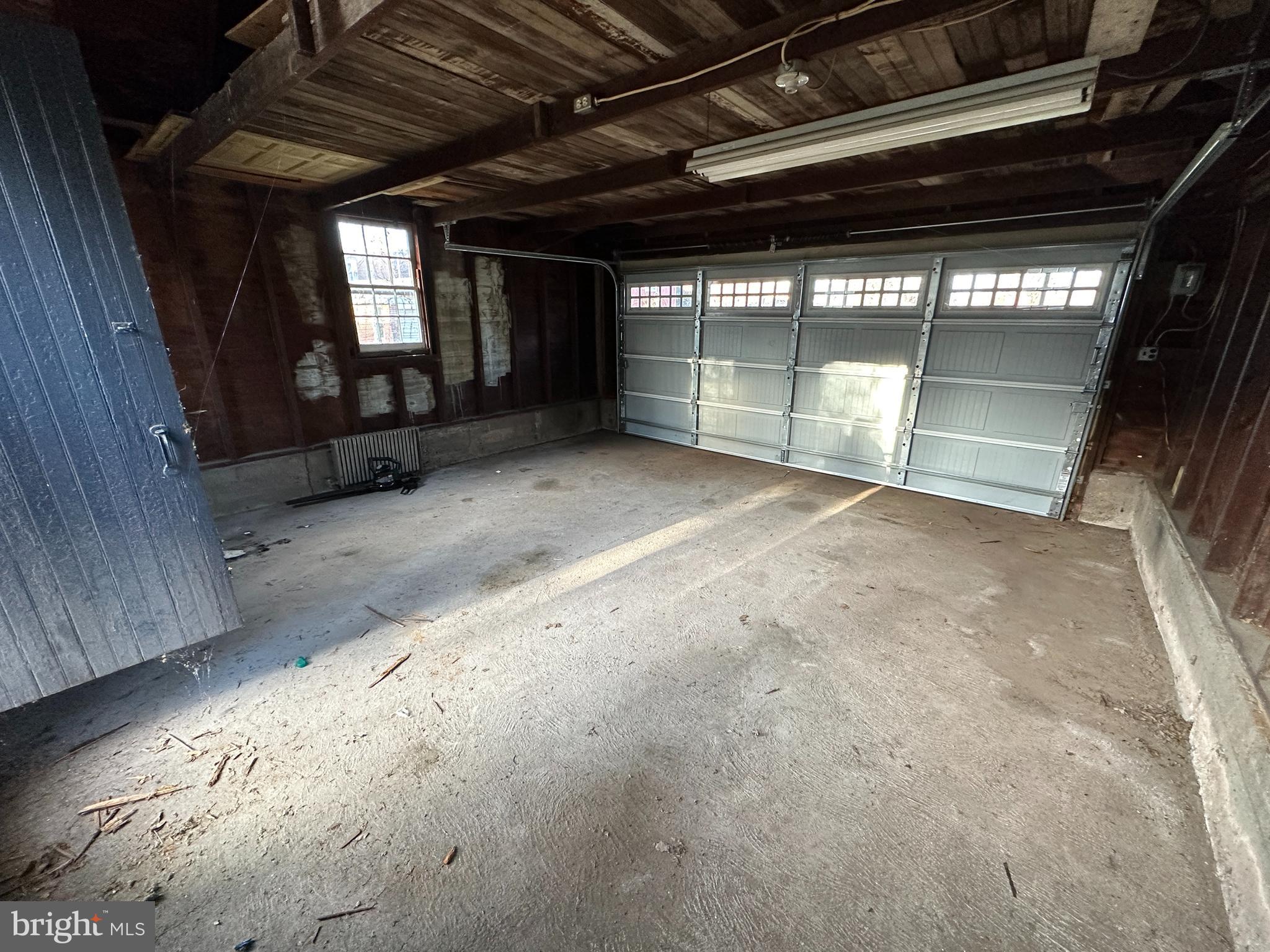 194 SHEWELL AVENUE GARAGE