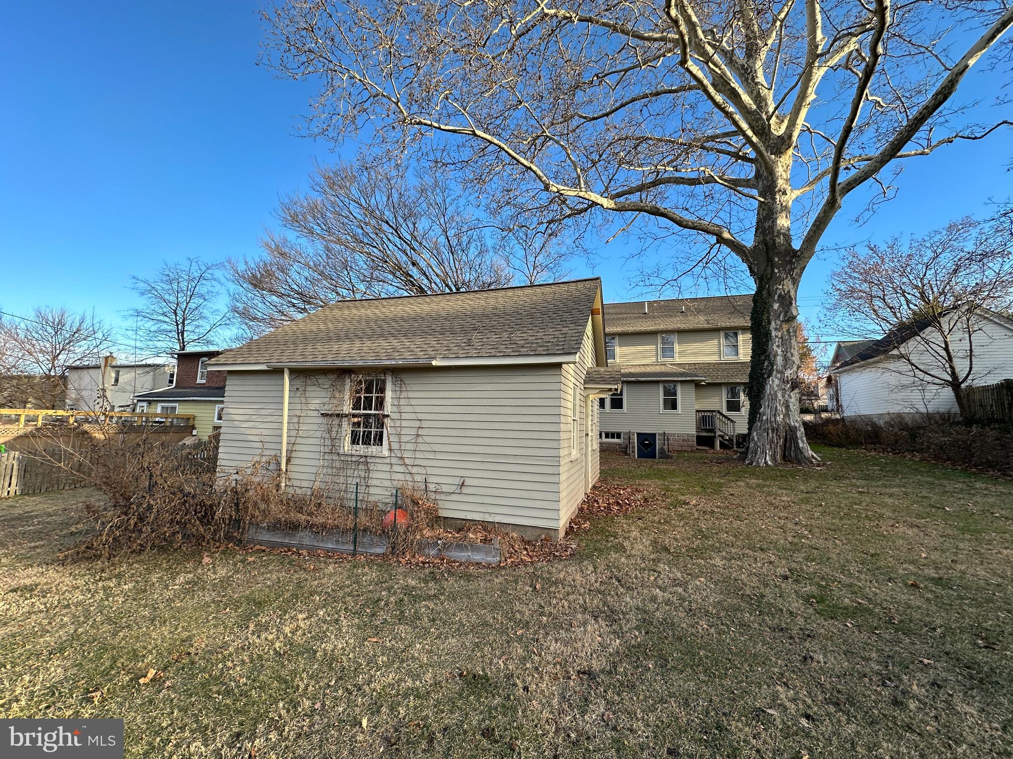 194 SHEWELL AVENUE GARAGE