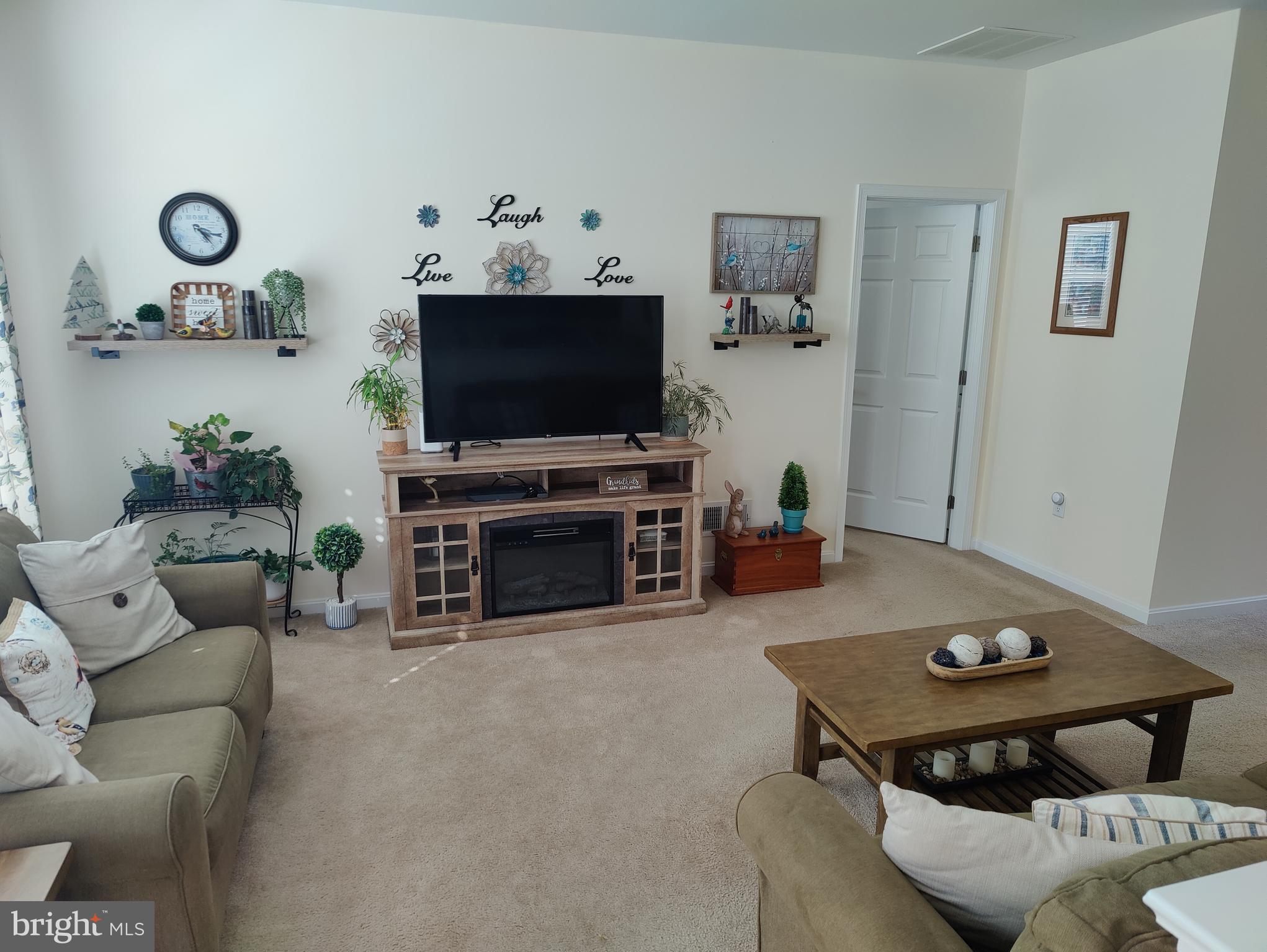 117 E CLARENDON DRIVE