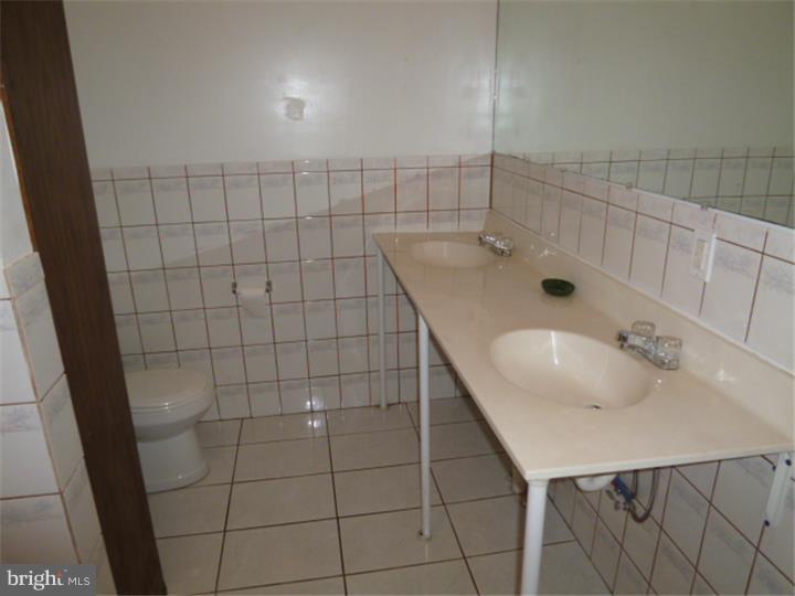 PHILADELPHIA (NORTH) - Residential Lease