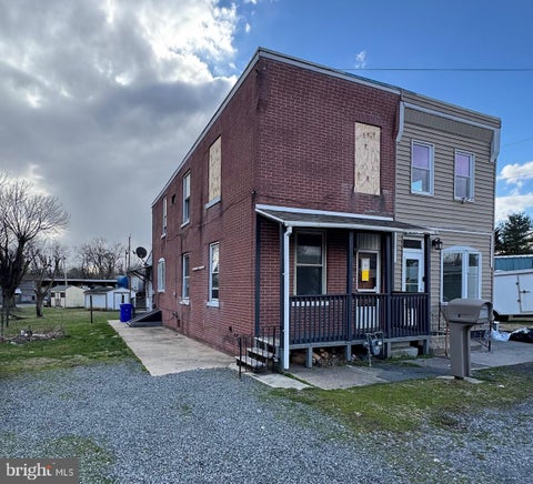 Townhouse For Sale - 1120 Chester Street<br/> READING, PA 19601