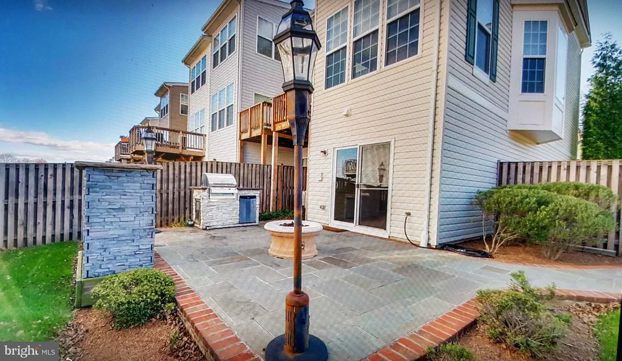 SUMMIT RIDGE - Residential Lease