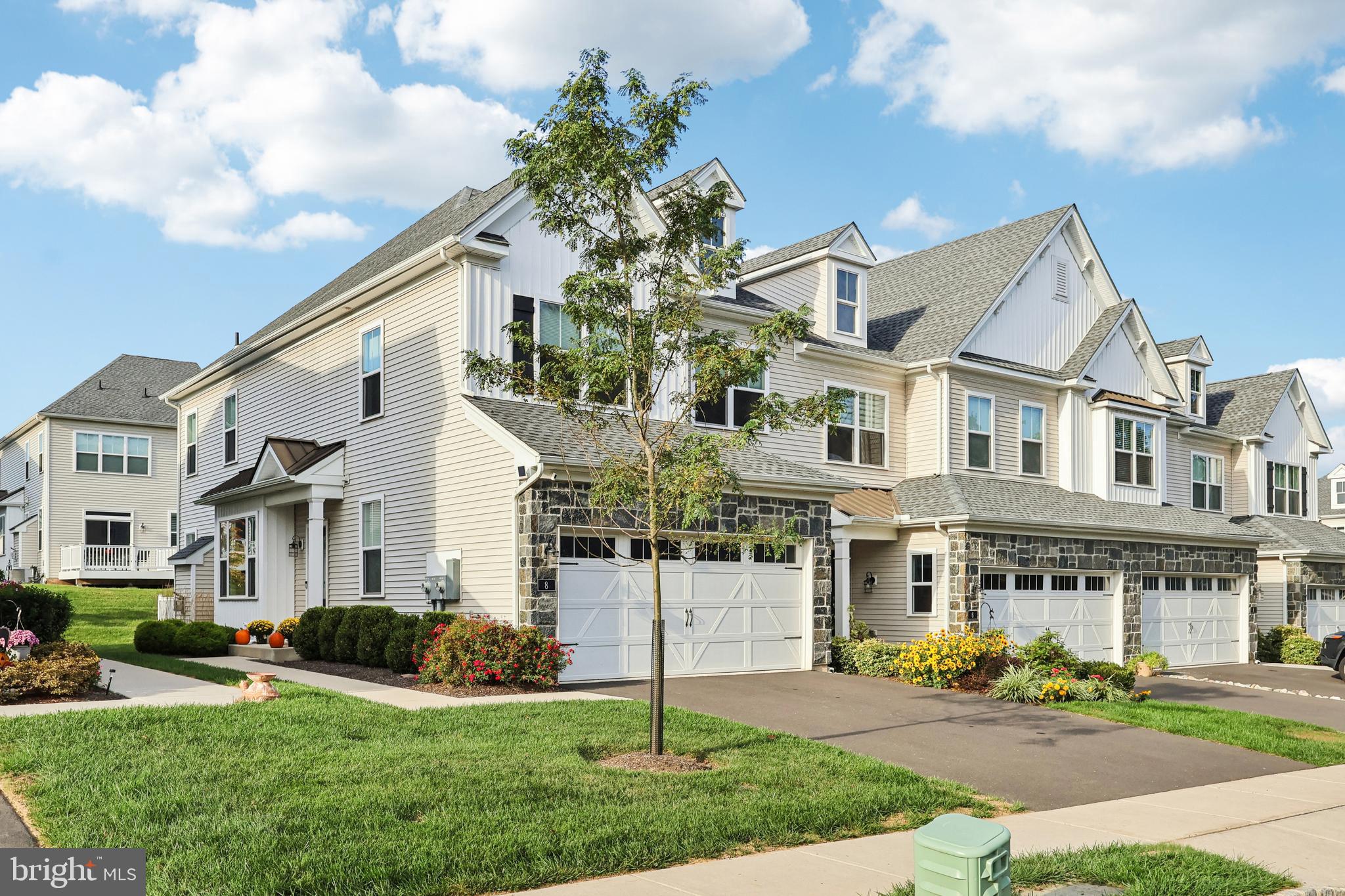 8 LACEY LANE