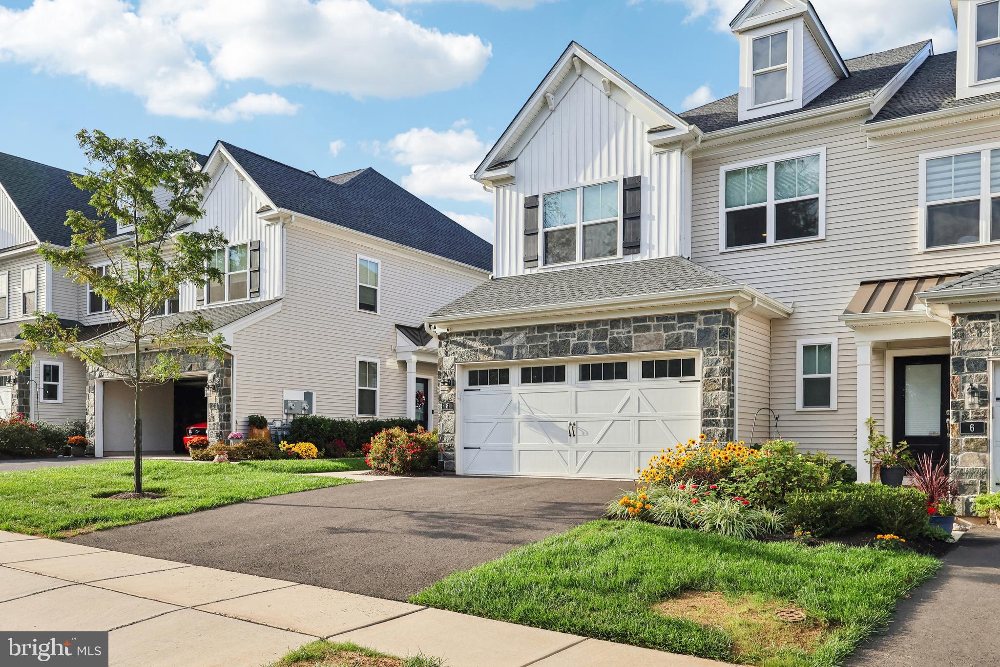 8 LACEY LANE