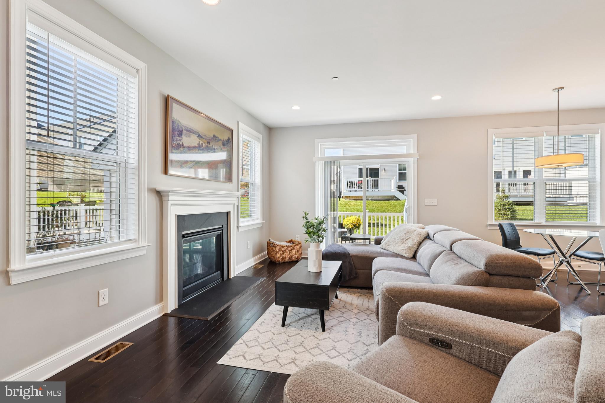 8 LACEY LANE