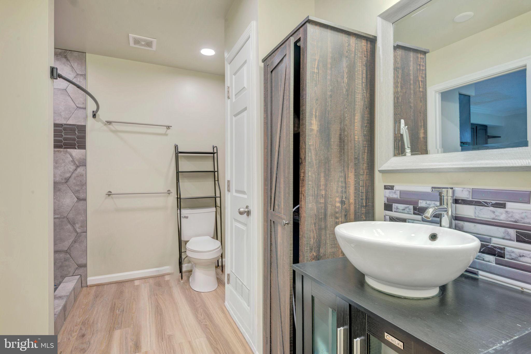 PEACH MEADOW - Residential Lease