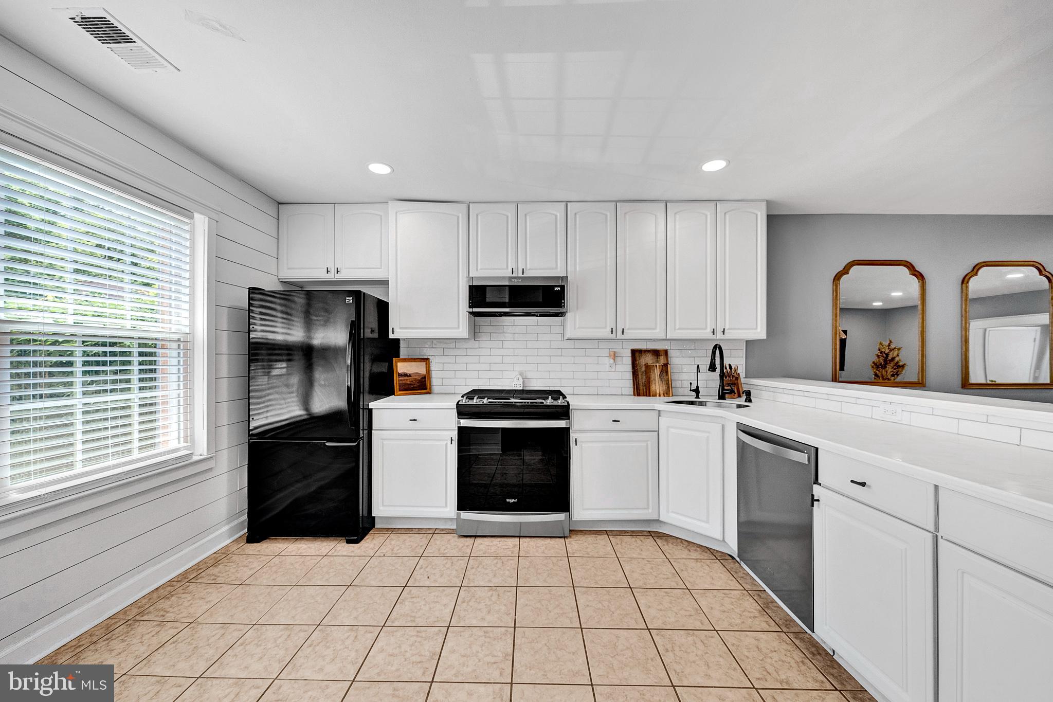 34 VIBURNUM COURT