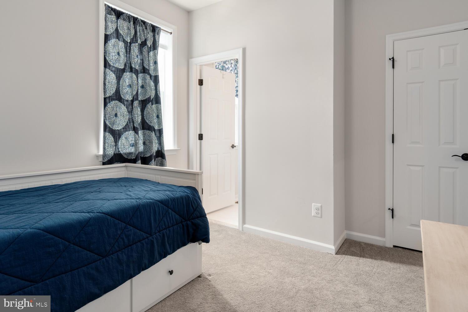 EASTON VILLAGE - Residential