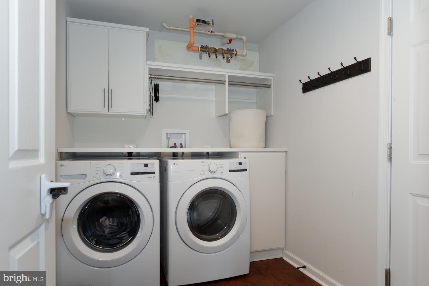 EASTON VILLAGE - Residential