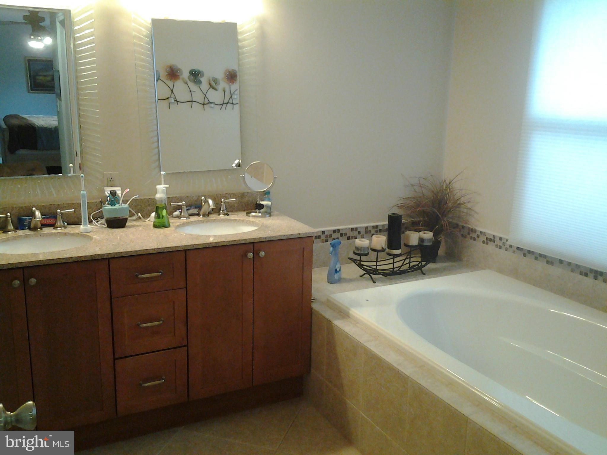 GABLES AT SUMMIT CHASE - Residential