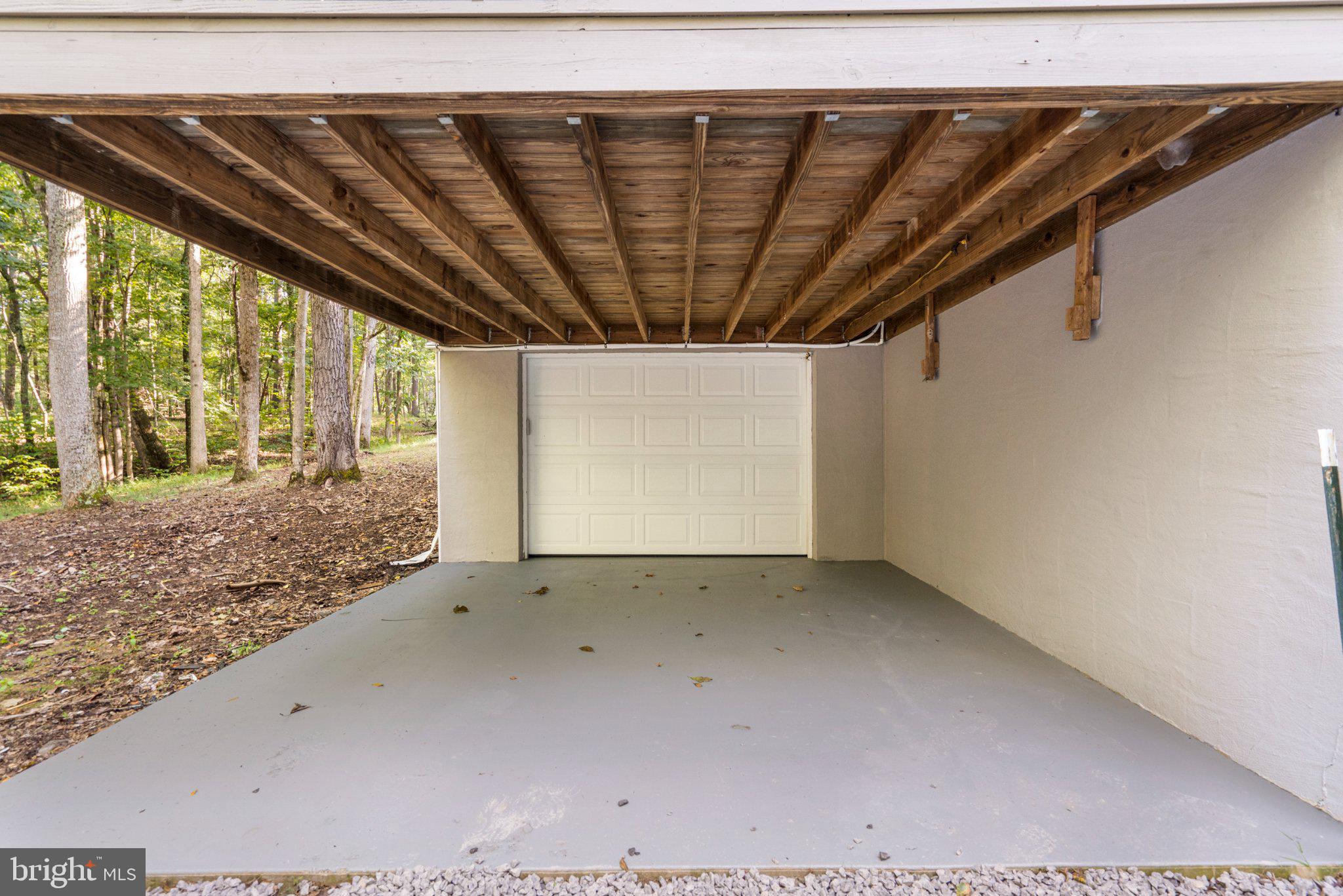 723 AMBERWOOD LANE