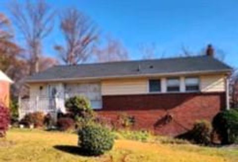 Homes For Rent - 5811 89th Avenue #BASEMENT<br/> HYATTSVILLE, MD 20784