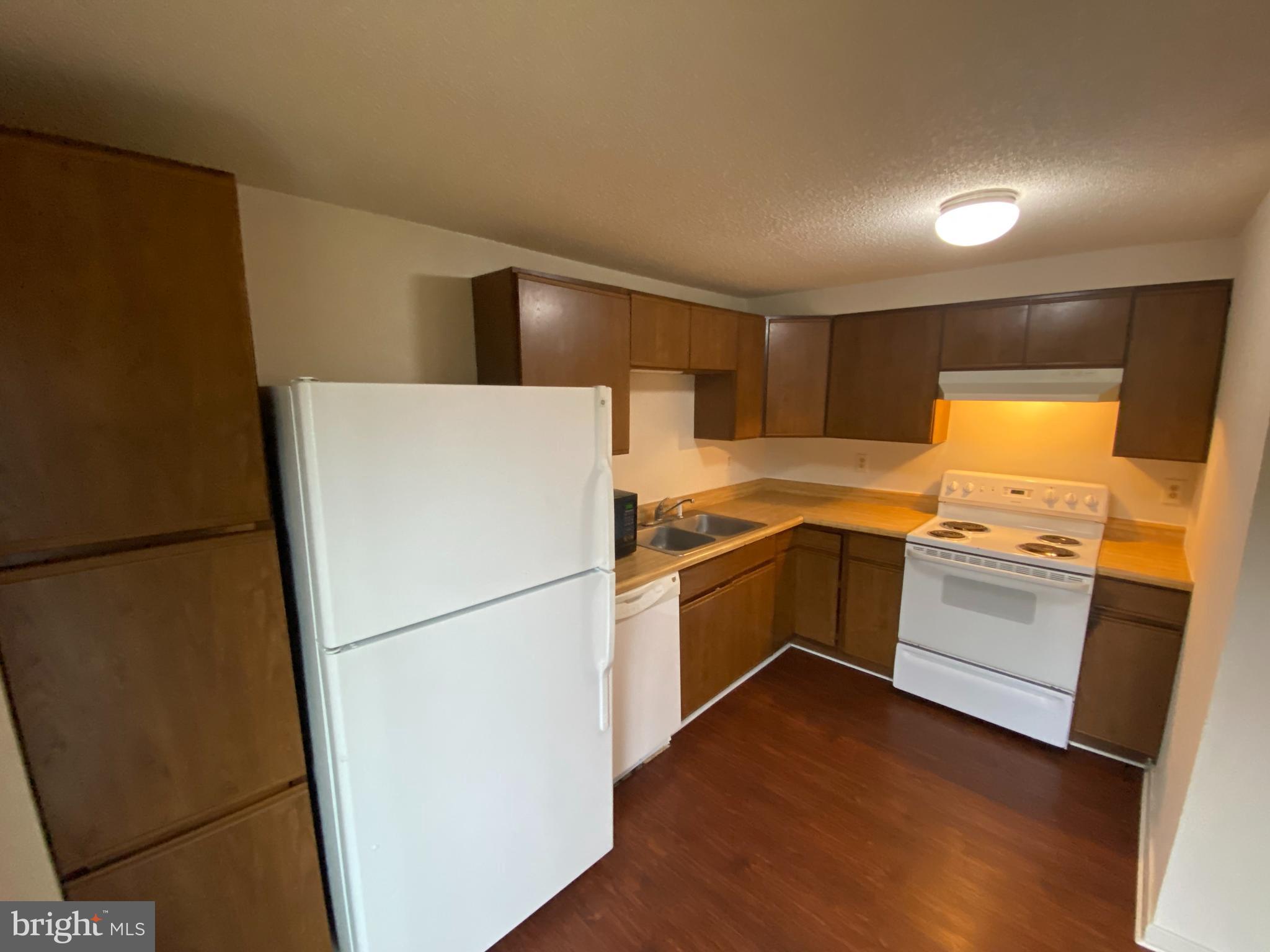 PRESIDENTIAL VILLAGE - Residential Lease