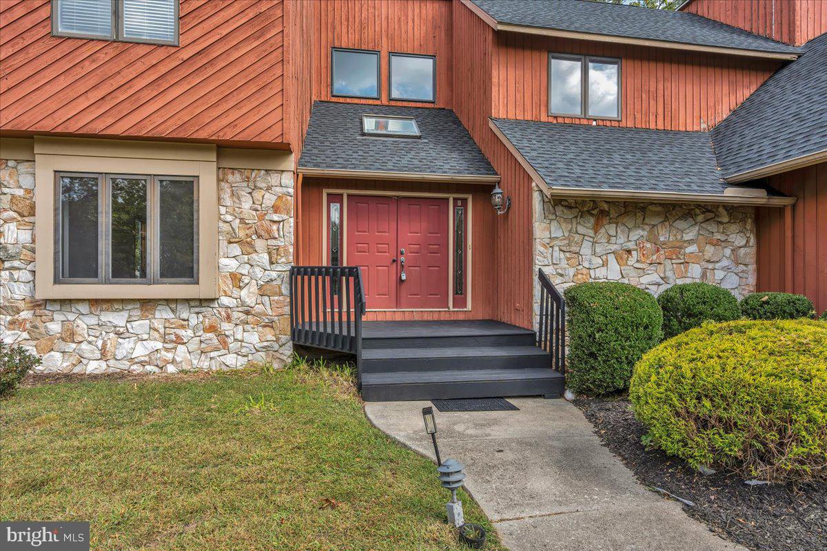 8 KIMBERLY COURT
