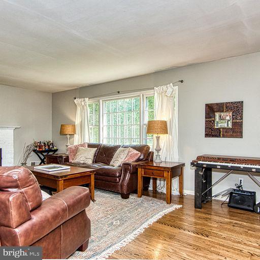 RIVERSIDE ESTATES - Residential Lease