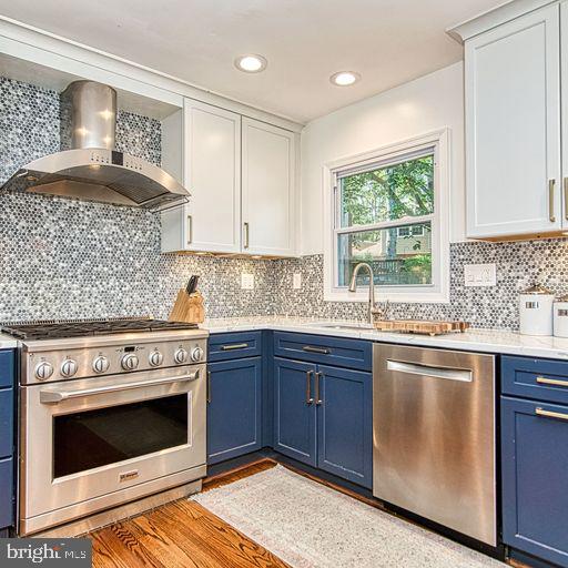 RIVERSIDE ESTATES - Residential Lease