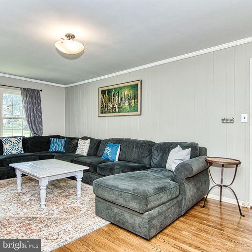 RIVERSIDE ESTATES - Residential Lease