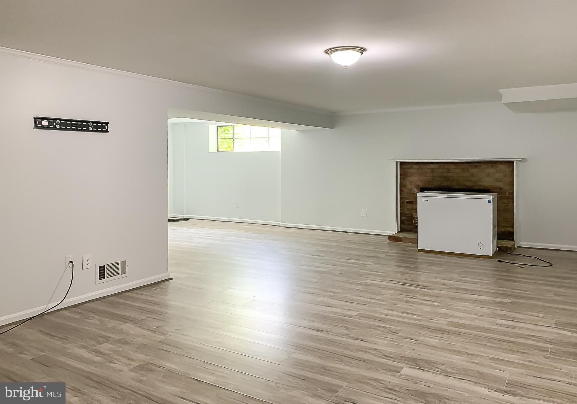 RIVERSIDE ESTATES - Residential Lease