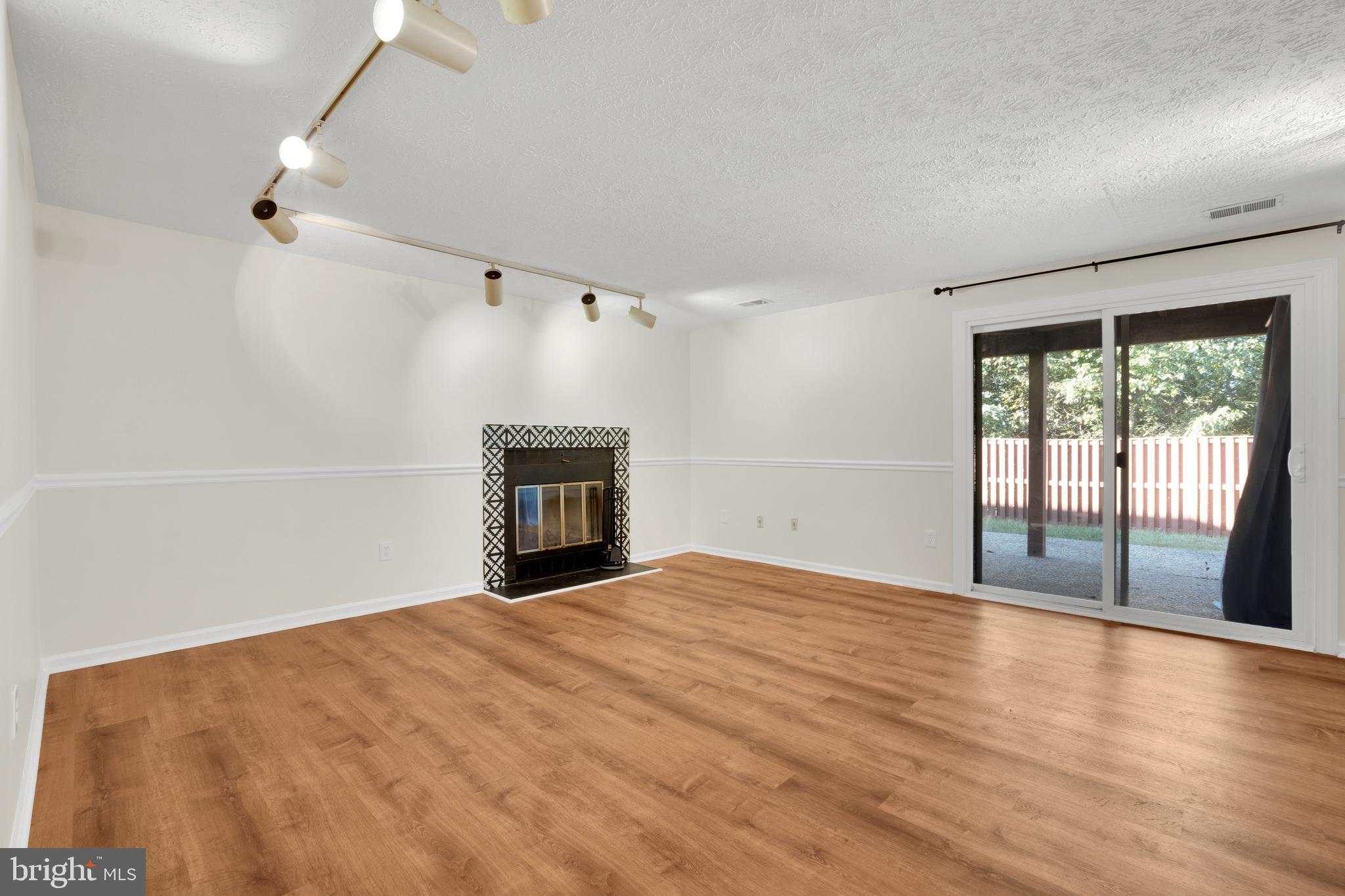 POHICK VILLAGE - Residential Lease