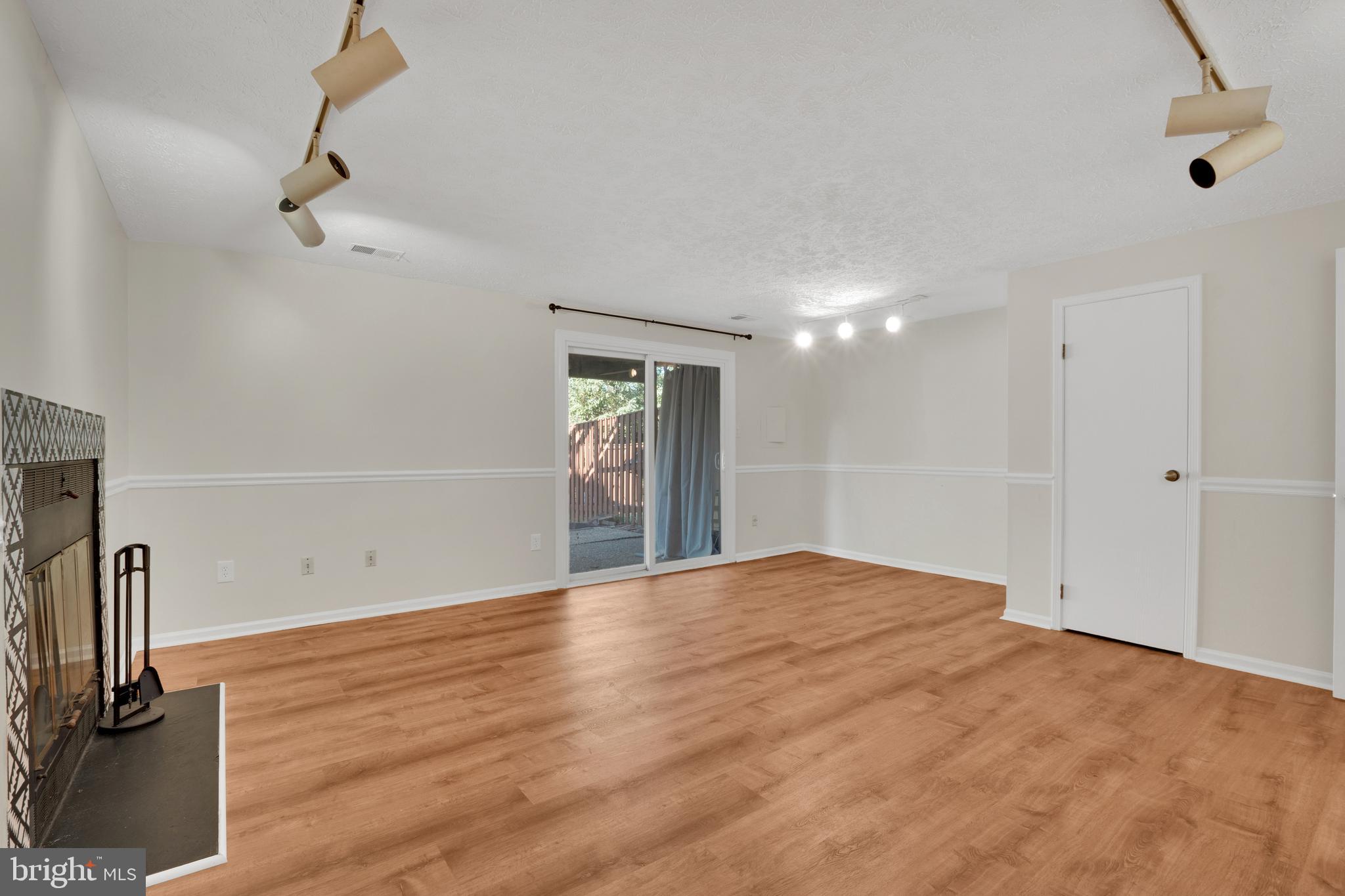 POHICK VILLAGE - Residential Lease