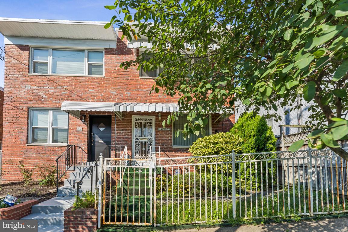 94 TUCKERMAN STREET NW