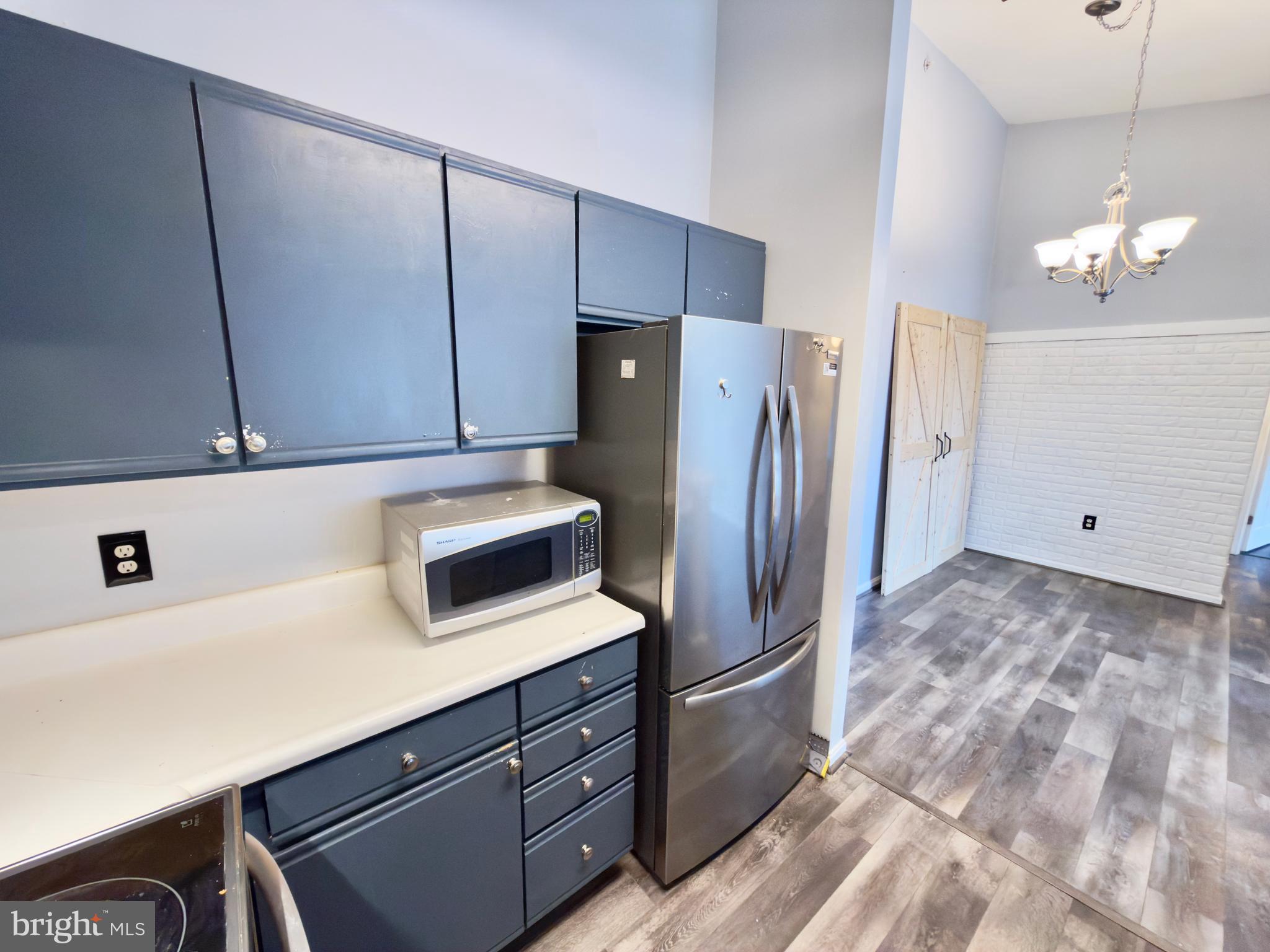 RIVERSIDE - Residential