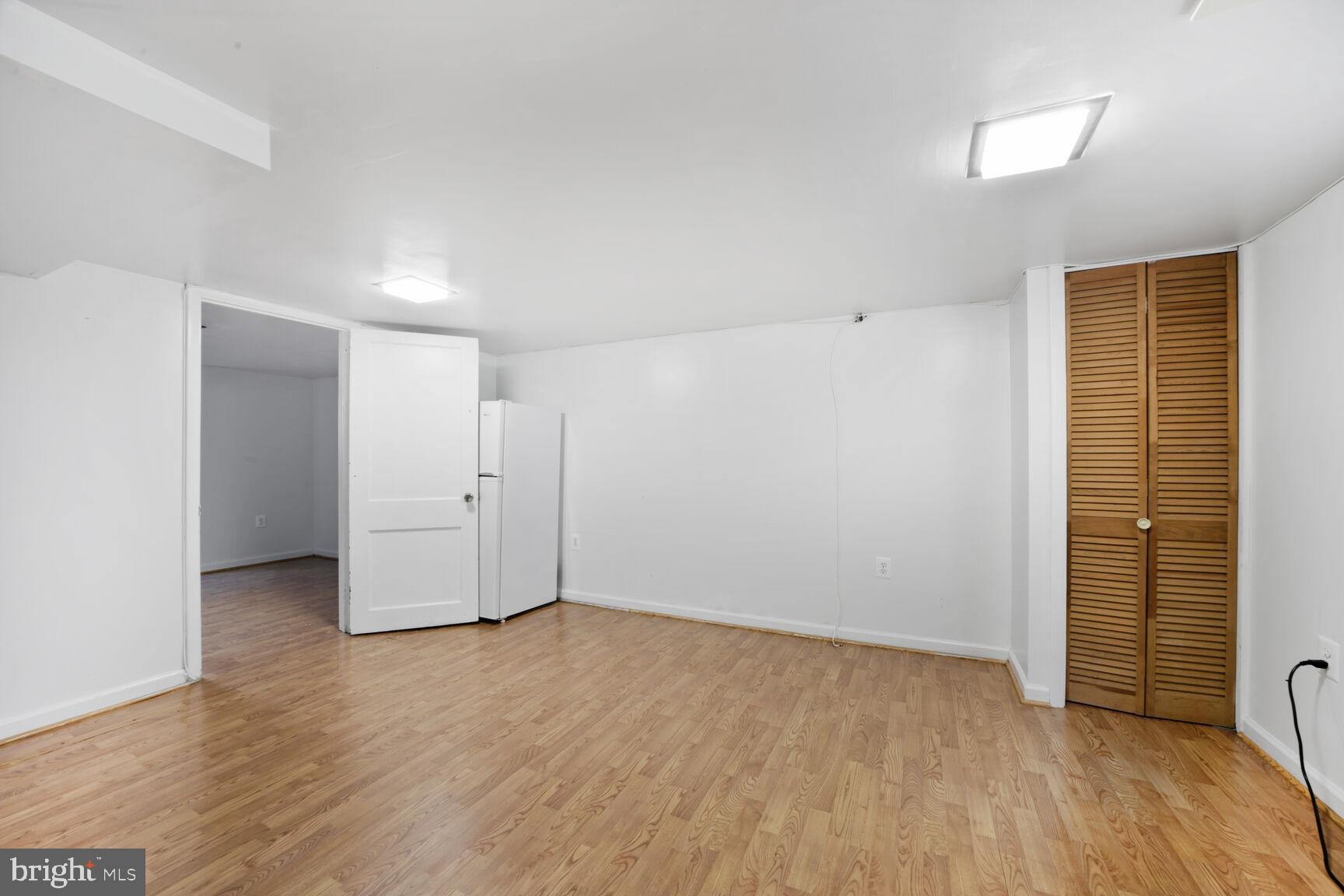 COLLEGE PARK - Residential Lease