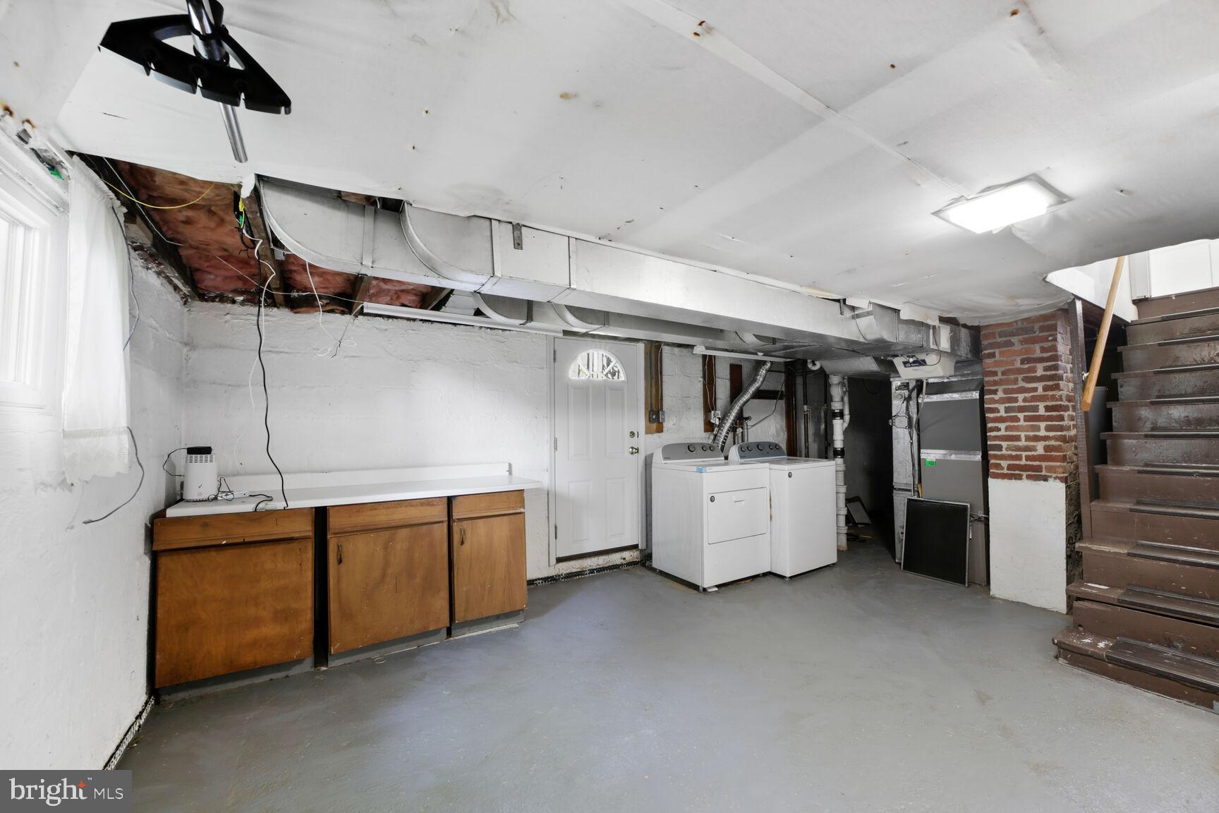 COLLEGE PARK - Residential Lease