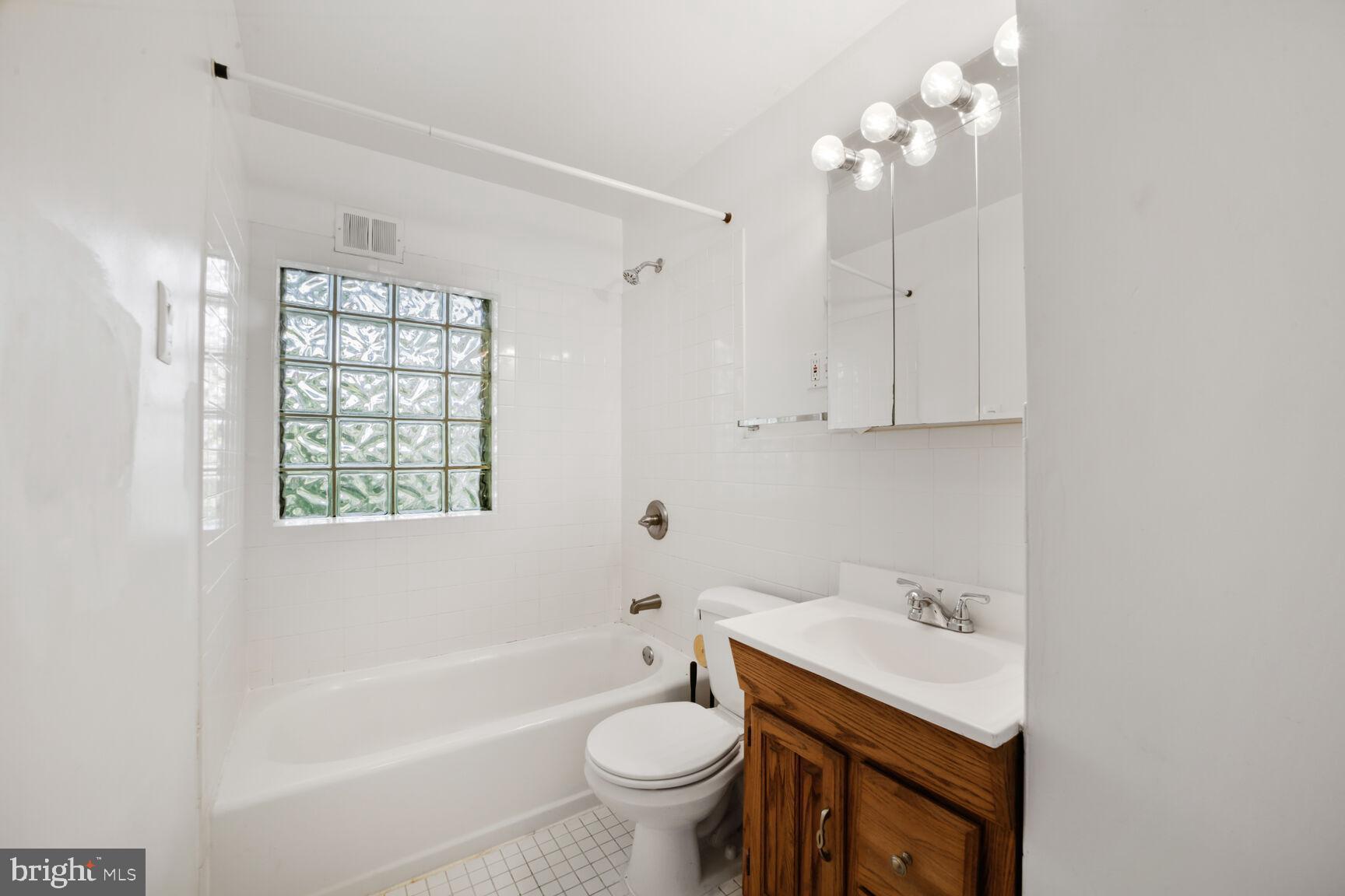 COLLEGE PARK - Residential Lease