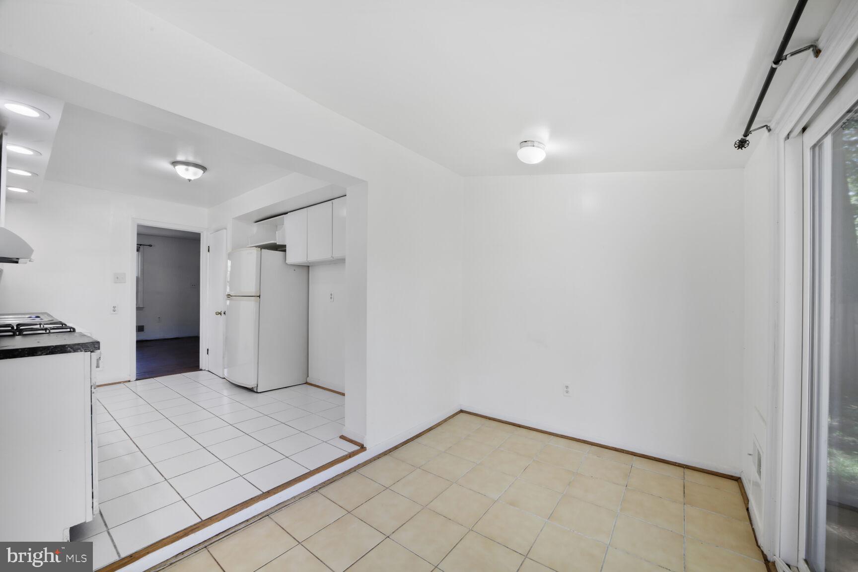 COLLEGE PARK - Residential Lease