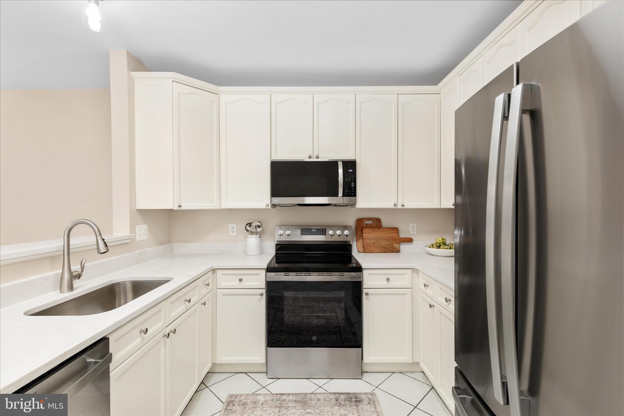 SUFFIELD MEADOWS - Residential