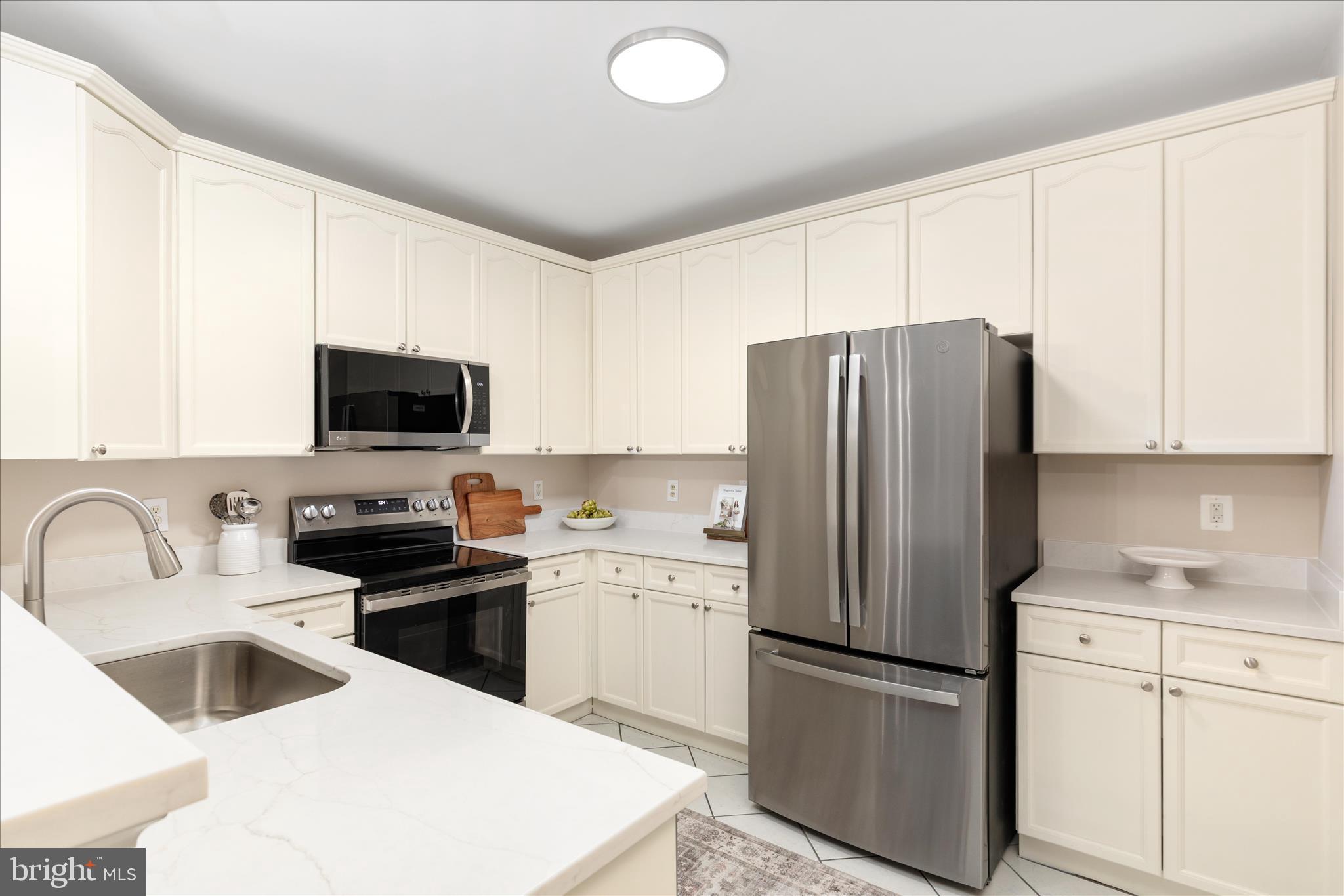 SUFFIELD MEADOWS - Residential