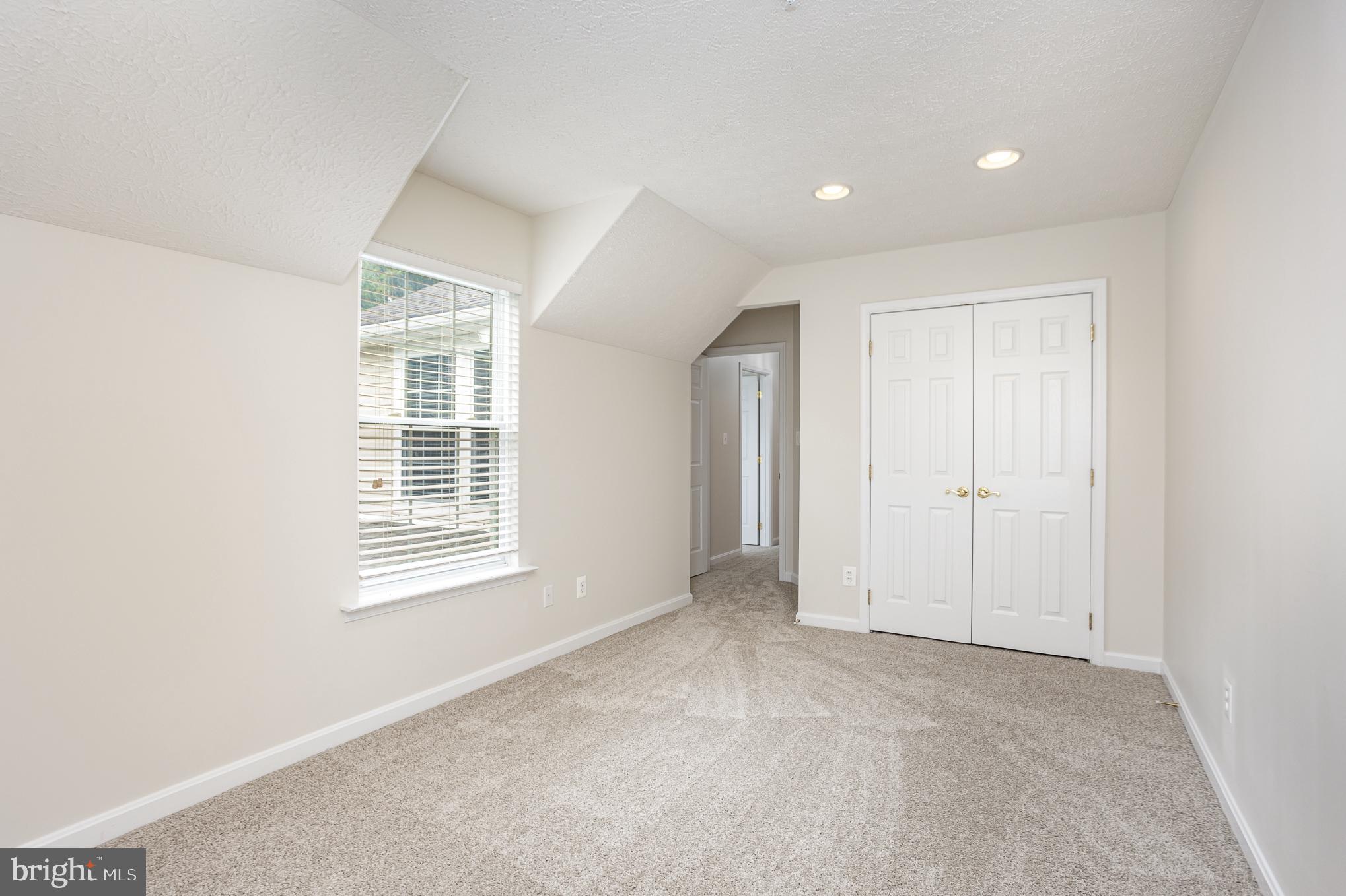 DEER SPRING - Residential