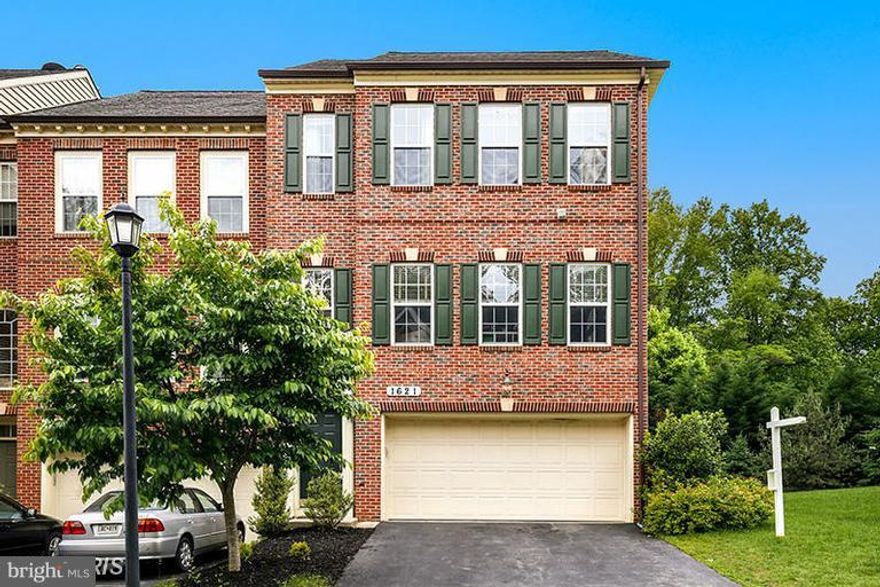 Very large and luxury Townhouse for rent (basement and garage not included) in sought-after Silver Spring neighborhood. Features 3 bedrooms and 2 full bath on upper floor, half bath on main, hardwood floors, island in the kitchen, deck, new carpet, newly painted  and very close to RT29. Tenant pays ALL utilities. Available right away.